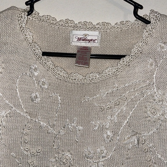 🌹WORTHINGTON EMBROIDERY PEARL SWEATER - Picture 6 of 6
